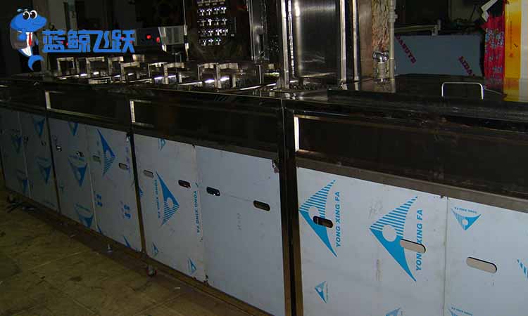 蓝鲸超声波清洗机厂家：超声波清洗机的功率密度及使用注意事项
