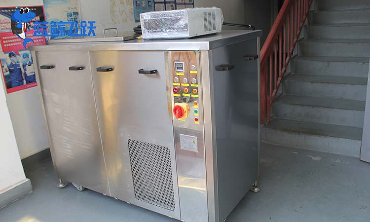 超声波清洗机的价格成本分析_五金超声波清洗机除油效果好