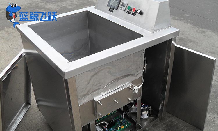 超声波清洗机的清洗效果和清洗剂可降解性控制方法