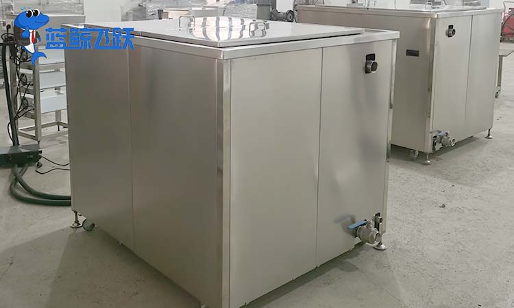 超声波清洗机在塑料制品行业中的应用及模具表面清洗方法