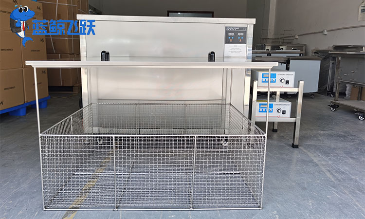 超声波清洗机：保持金属工作台面清洁和平整的高效工具