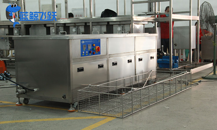 超声波清洗机在金属医疗器械清洗中的卫生保障和效能提升