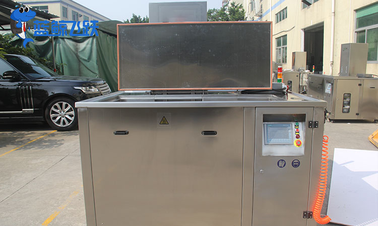 超声波清洗机在军事金属装备维护中的关键作用