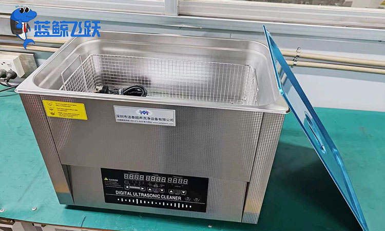超声波清洗机的能量来源与工作原理探讨