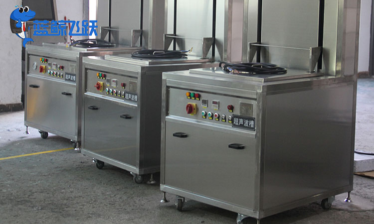 硅片微颗粒难清理?蓝鲸超声波清洗机实现深度去污,解锁半导体级洁净品质 硅片微颗粒难清理?蓝鲸超声波清洗机实现深度去污,解锁半导体级洁净品质