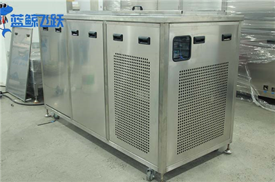 单槽超声波清洗机是一种高效的清洗工具