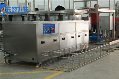 超声波清洗机在金属医疗器械清洗中的卫生保障和效能提升