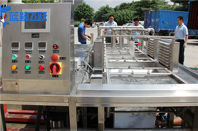 超声波清洗技术在金属零件表面涂层清洁中的应用及优势