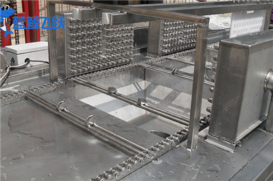 超声波清洗机：保持金属车身光洁与外观的高效利器